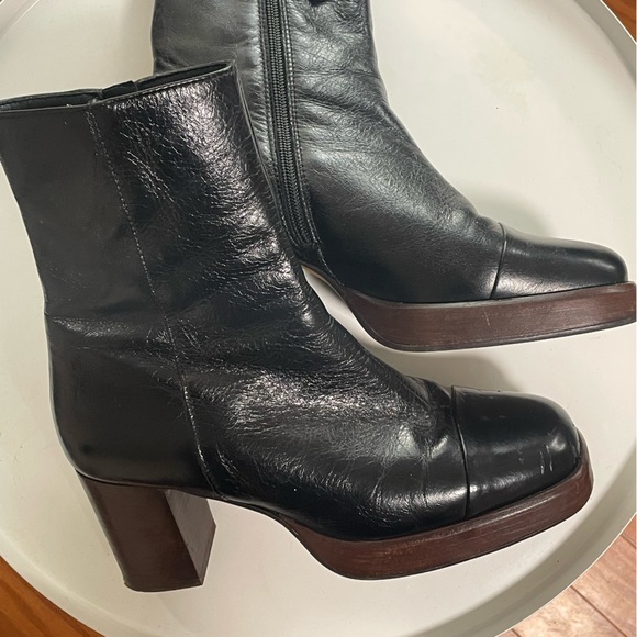 BLACK LEATHER PLATFORM BOOTS - Picture 4 of 5